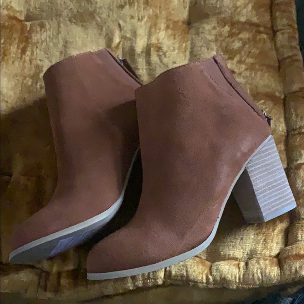 Like new heels from urban